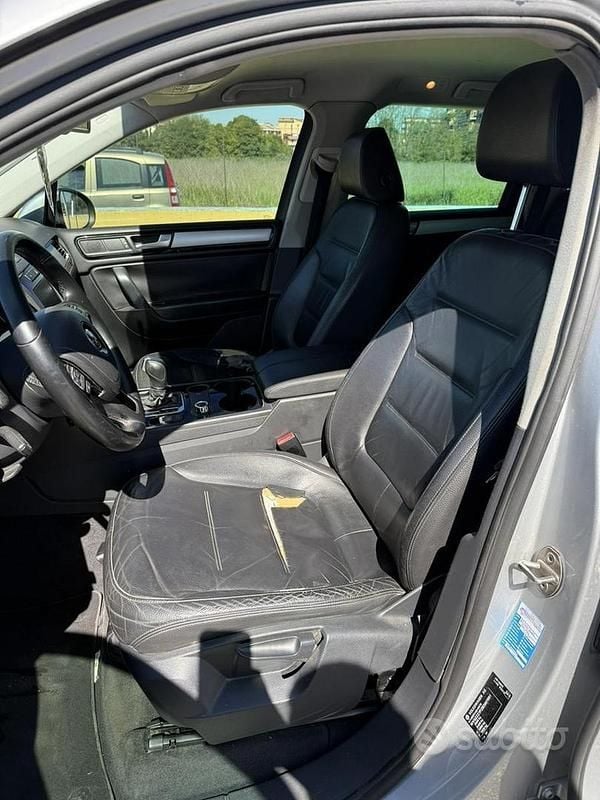 Usata VW Touareg 245 CV (180 kW) 2011 Grigio SUV
