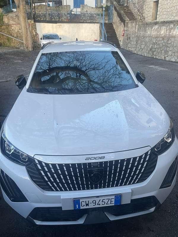 Usata Peugeot 2008 Allure 101 CV (74 kW) 2024 Bianco SUV
