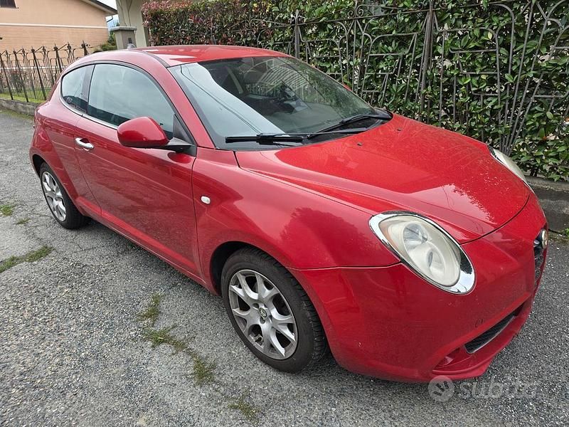 Rosso Usata 2010 Alfa Romeo MiTo Due volumi | 6500 € (Molto cara) - Immagine 1/4
