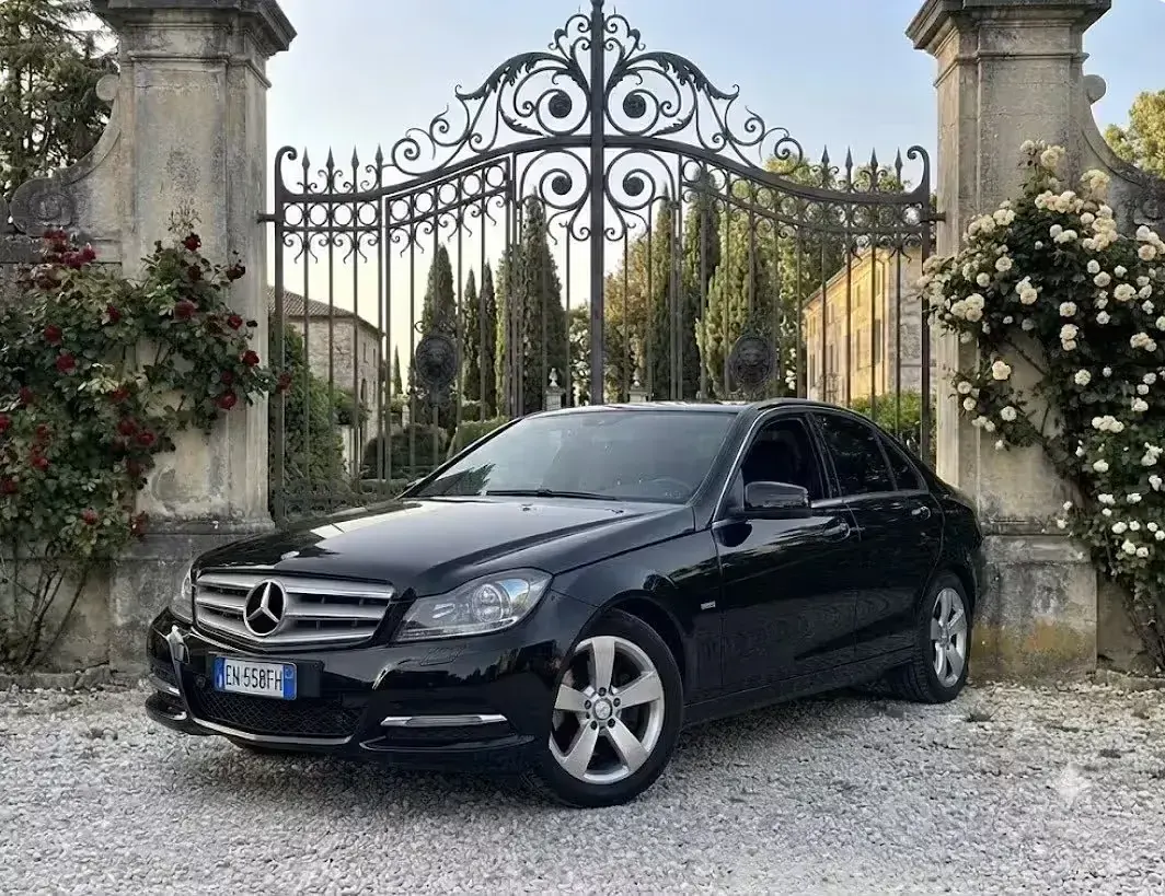 Usata Mercedes C220 Avantgarde 136 CV (100 kW) 2011 Nero Berlina