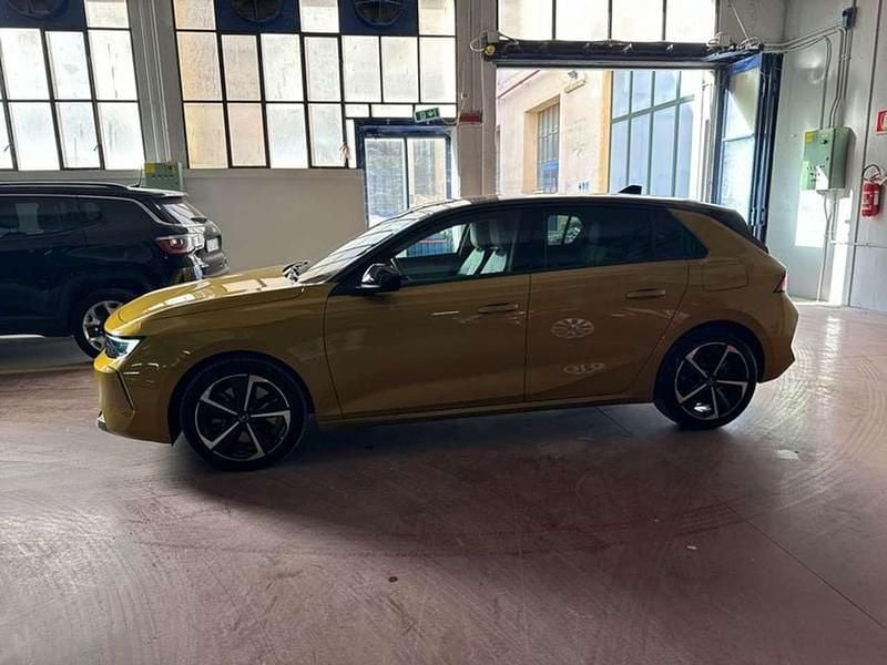 Usata Opel Astra Elegance 181 CV (133 kW) 2023 Giallo Berlina