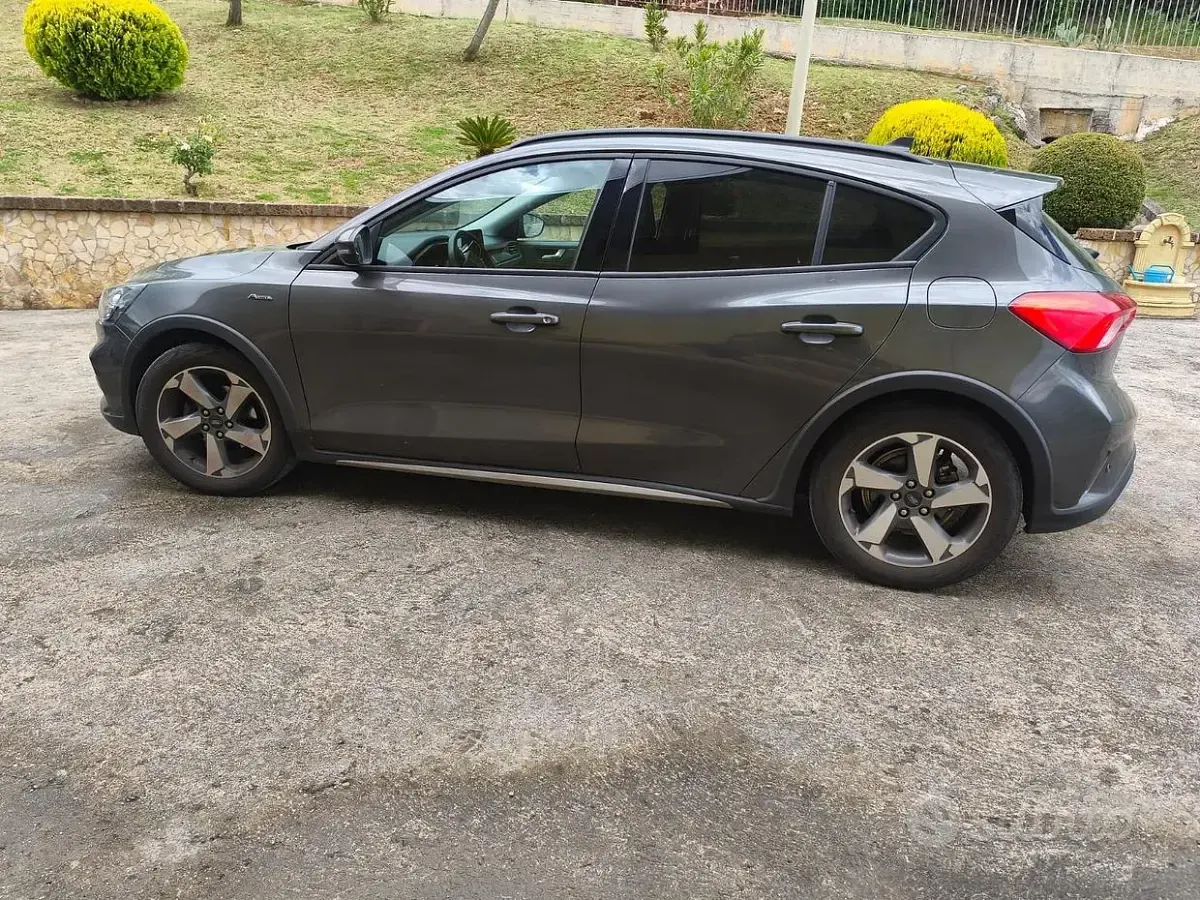 Usata Ford Focus Active 120 CV (88 kW) 2021 Grigio Berlina