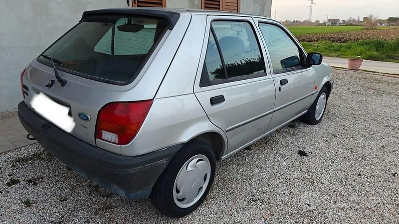 Usata Ford Fiesta 1995 Grigio Utilitaria