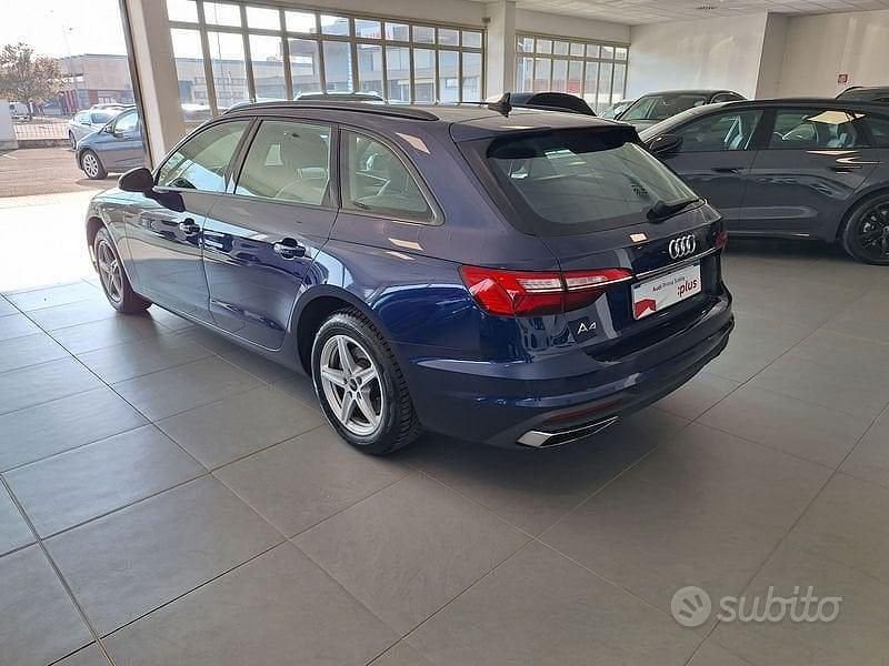 Begagnad Audi A4 Business 163 HK (119 kW) 2022 Blå Kombi