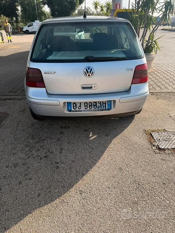 Usata VW Golf IV 101 CV (74 kW) 2004 Grigio Utilitaria