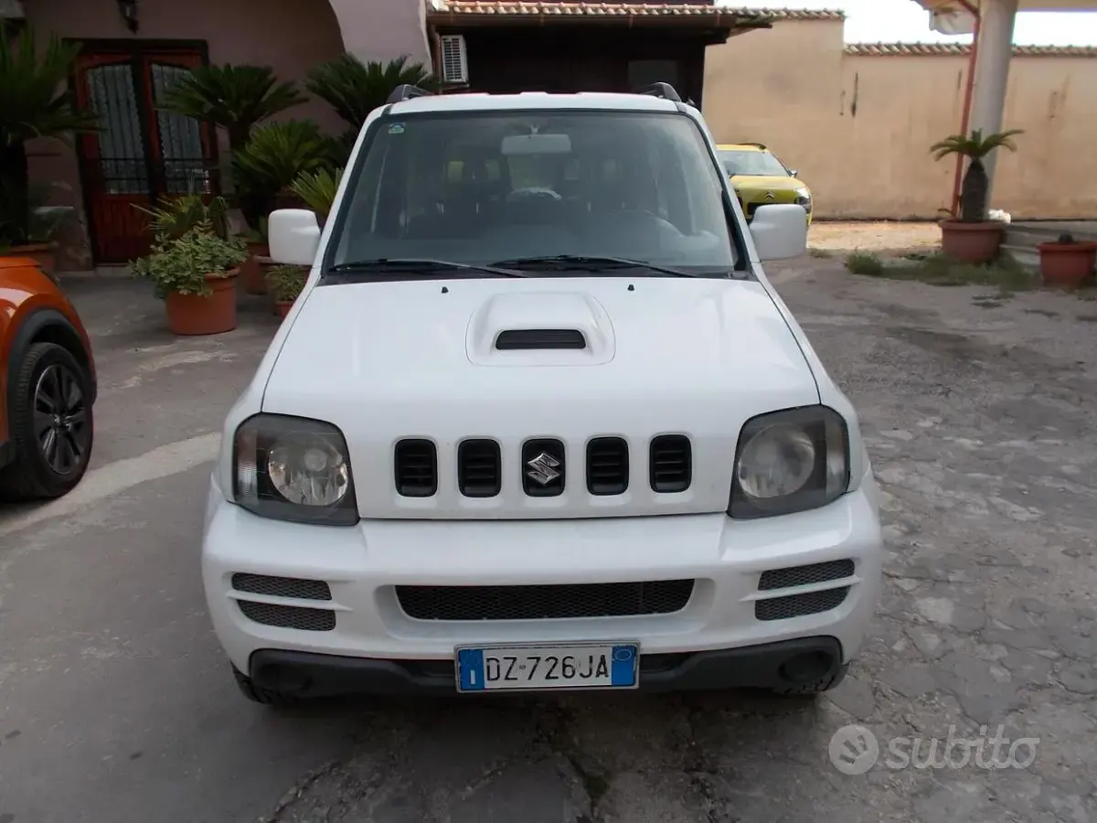 Usata Suzuki Jimny 86 CV (63 kW) 2010 Bianco SUV