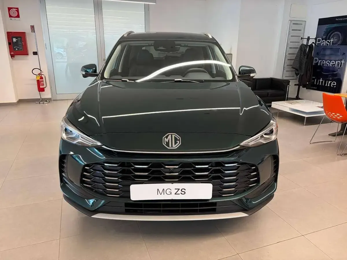 Nuova MG ZS Luxury 194 CV (142 kW) 2026 British green SUV