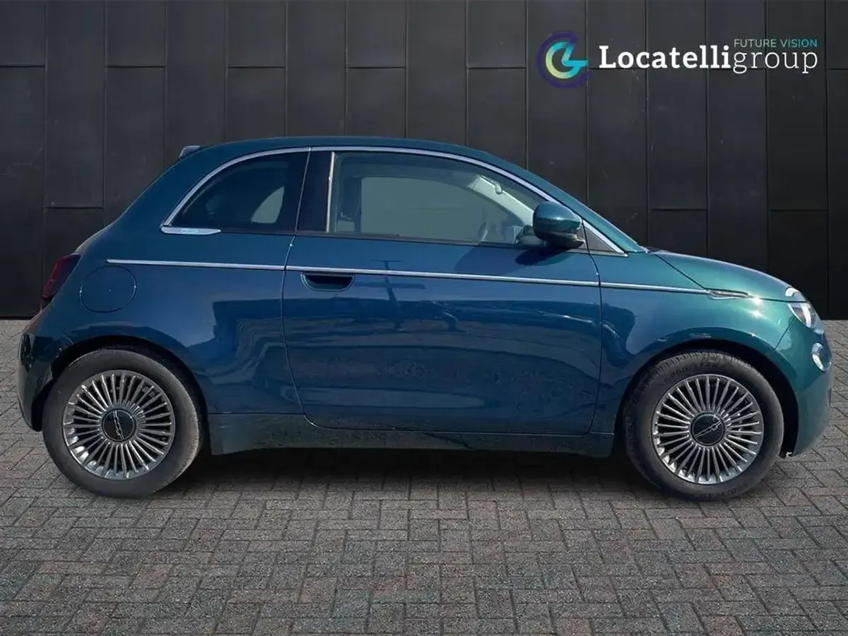 Usata Fiat 500e Icon 86 kW (118 CV) 2022 Ocean green Cabrio