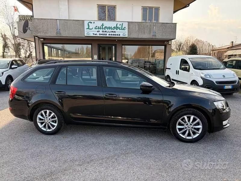 Usata Skoda Octavia Elegance 105 CV (77 kW) 2015 Nero Utilitaria