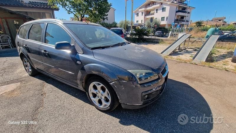 Usata Ford Focus S 90 CV (66 kW) 2007 Grigio Station wagon