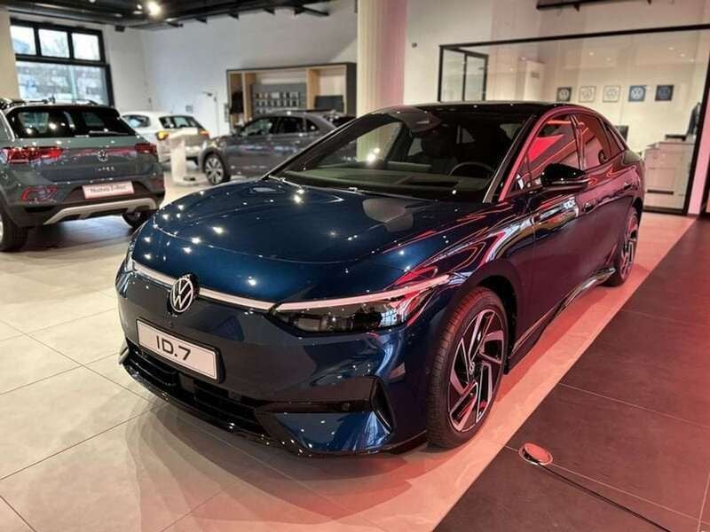 Blu Usata 2023 VW ID.7 Pro Due volumi | 74.900 € - Immagine 1/4