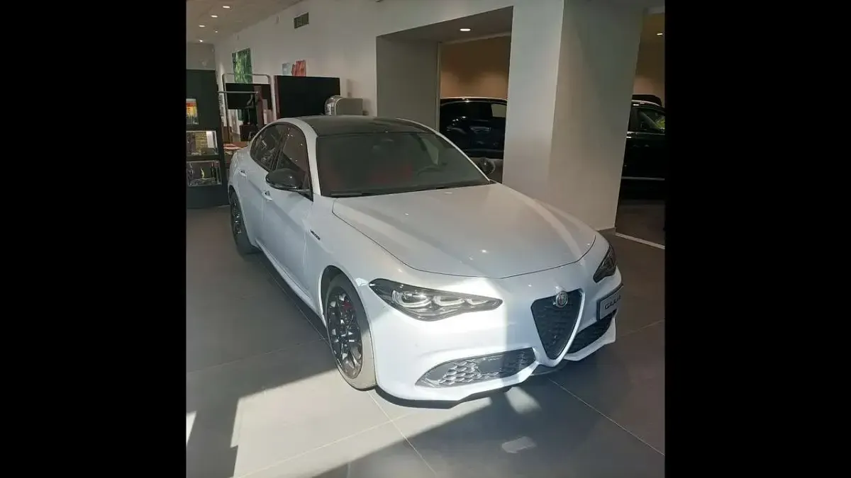 Nuova Alfa Romeo Giulia Veloce 211 CV (155 kW) 2026 Bianco lunare Berlina
