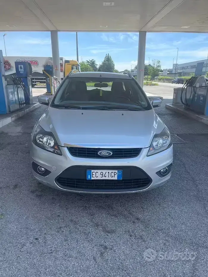 Usata Ford Focus Titanium 115 CV (84 kW) 2010 Grigio Station wagon