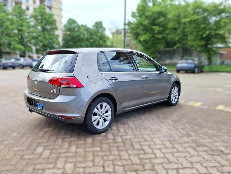 Usado VW Golf VII Highline 125 CV (91 kW) 2015 Gris Berlina