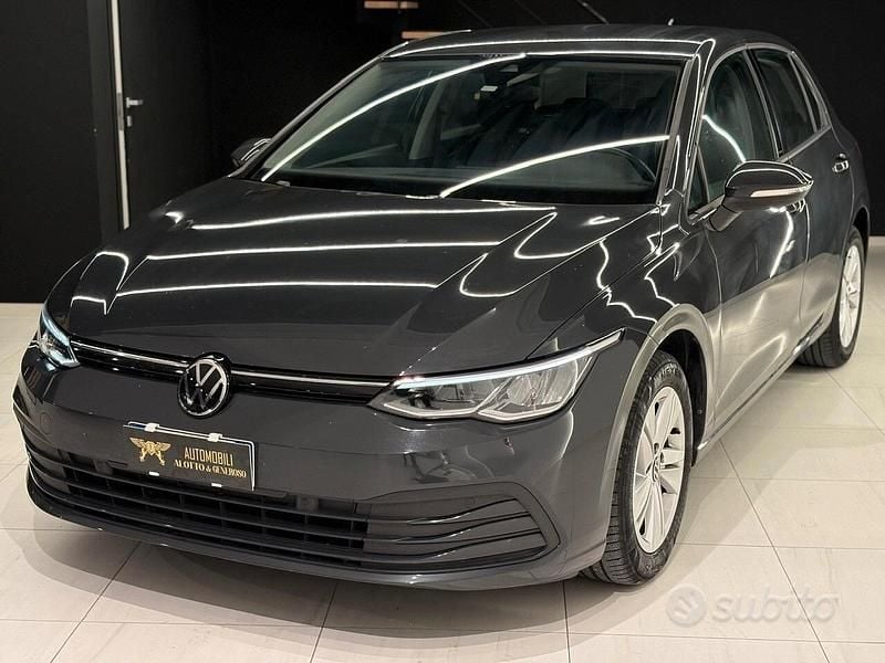 Usata VW Golf VIII Life 116 CV (85 kW) 2022 Grigio Berlina
