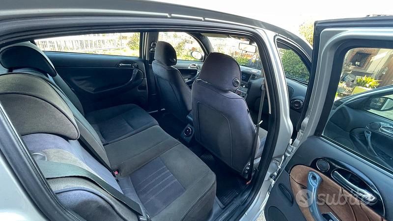 Usata Alfa Romeo 147 120 CV (88 kW) 2005 Grigio Utilitaria