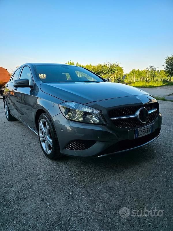 Usata Mercedes A180 122 CV (89 kW) 2015 Grigio Berlina