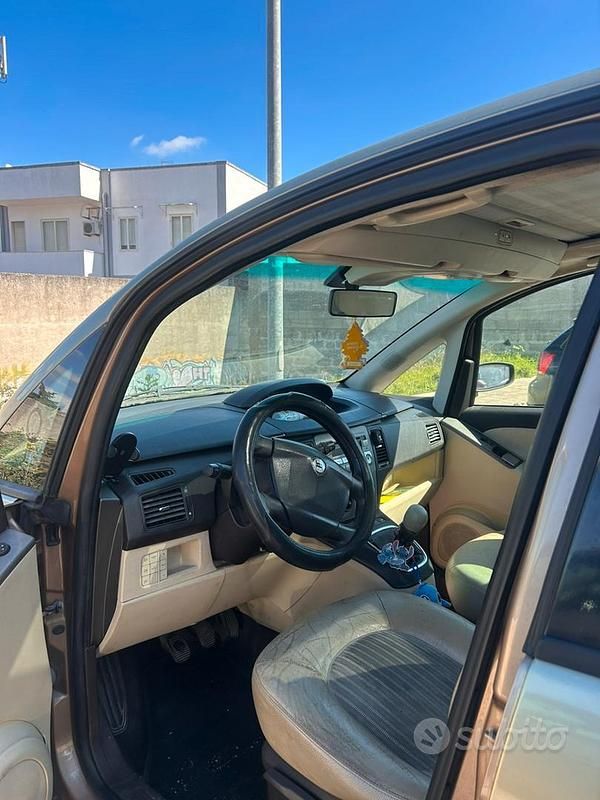 Usata Lancia Musa 90 CV (66 kW) 2005 Monovolume