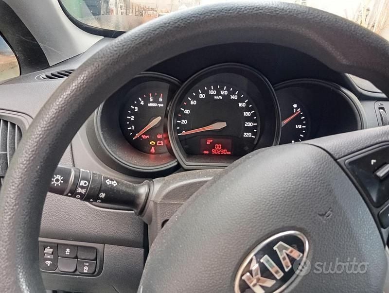 Usata Kia Rio 2013 Grigio Berlina