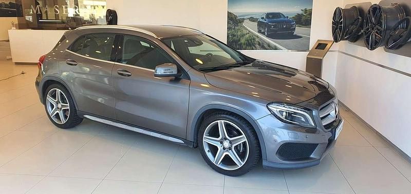 Usata Mercedes GLA200 156 CV (114 kW) 2016 Grigio medio metallizzato SUV