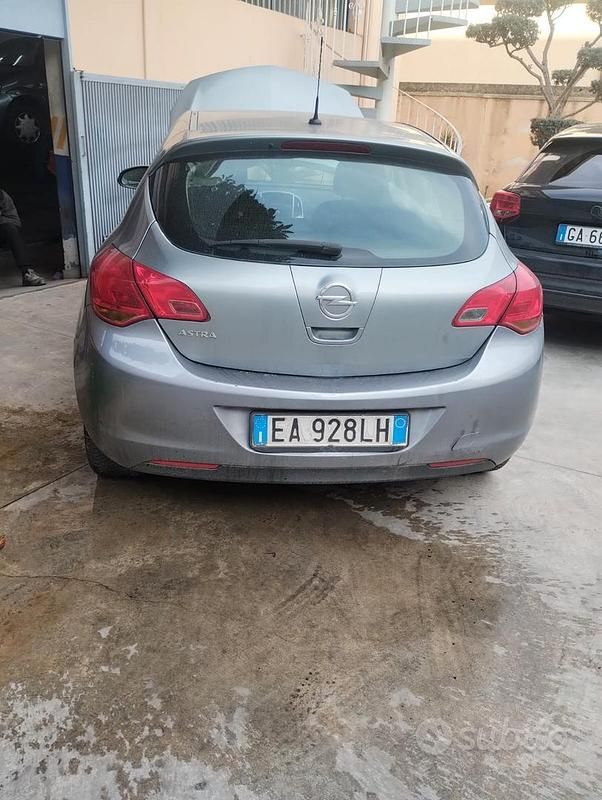 Usata Opel Astra 90 CV (66 kW) 2010 Utilitaria