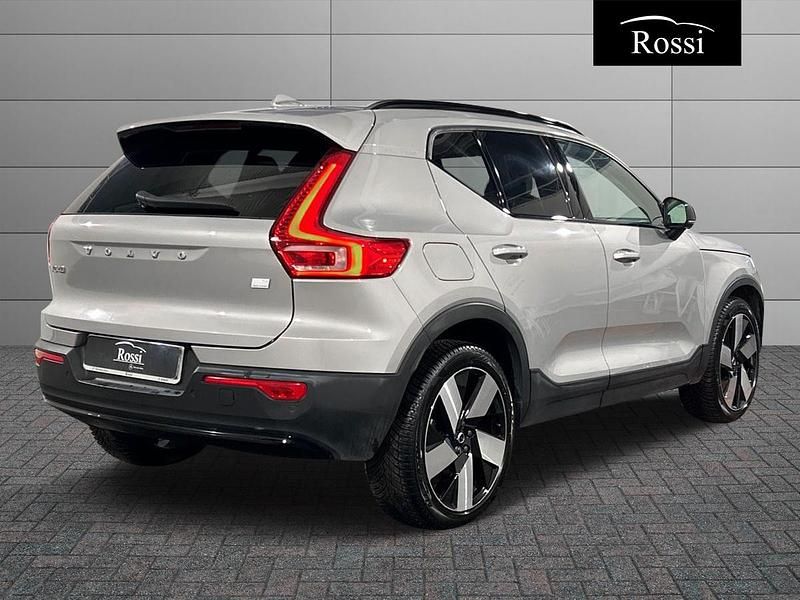Usata Volvo XC40 Ultimate 129 CV (94 kW) 2023 Grigio chiaro metallizzato SUV