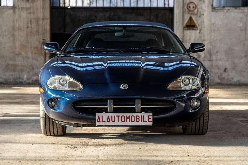 Usata Jaguar XK8 284 CV (208 kW) 2000 Blu Cabrio
