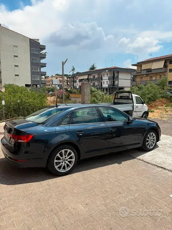 Usata Audi A4 Business 150 CV (110 kW) 2016 Bluazzurro Berlina