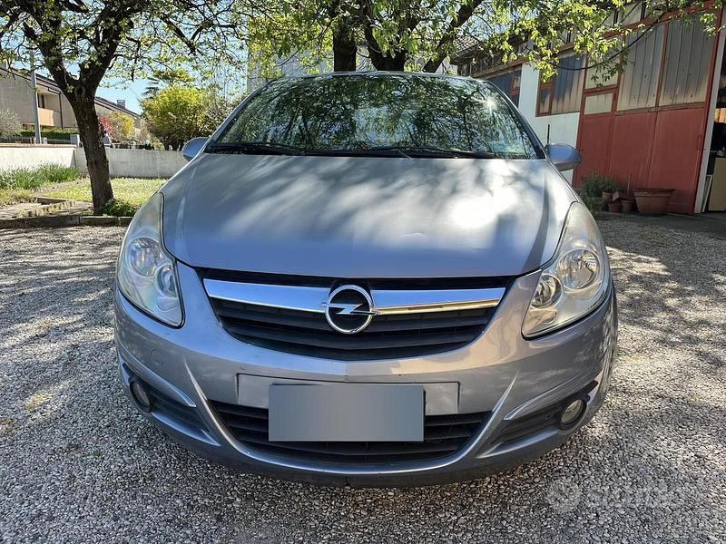 Usata Opel Corsa Enjoy 80 CV (58 kW) 2009 Utilitaria