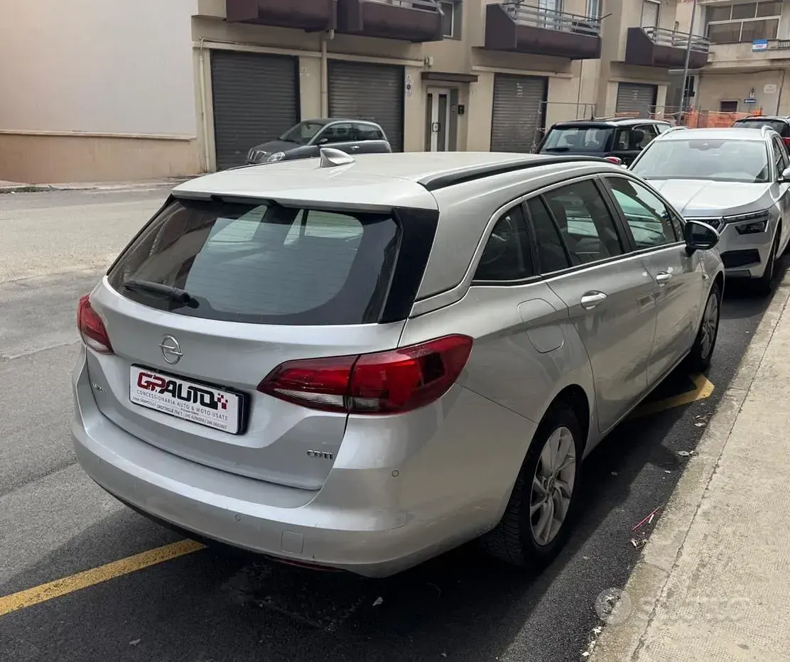 Usata Opel Astra Innovation 110 CV (80 kW) 2018 Grigio Berlina
