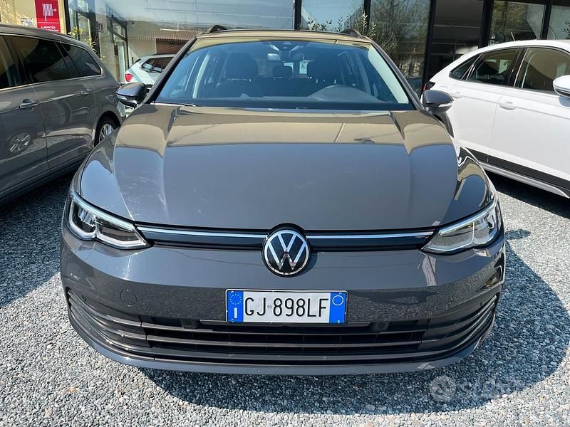 Usata VW Golf VIII 115 CV (84 kW) 2022 Grigio Station wagon