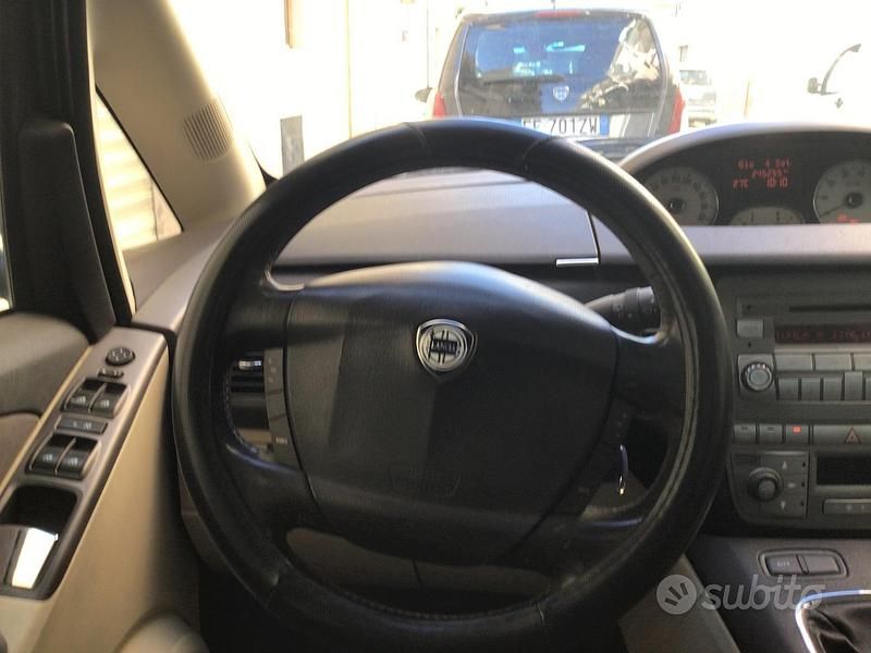 Usata Lancia Musa 101 CV (74 kW) 2006 Marrone Monovolume