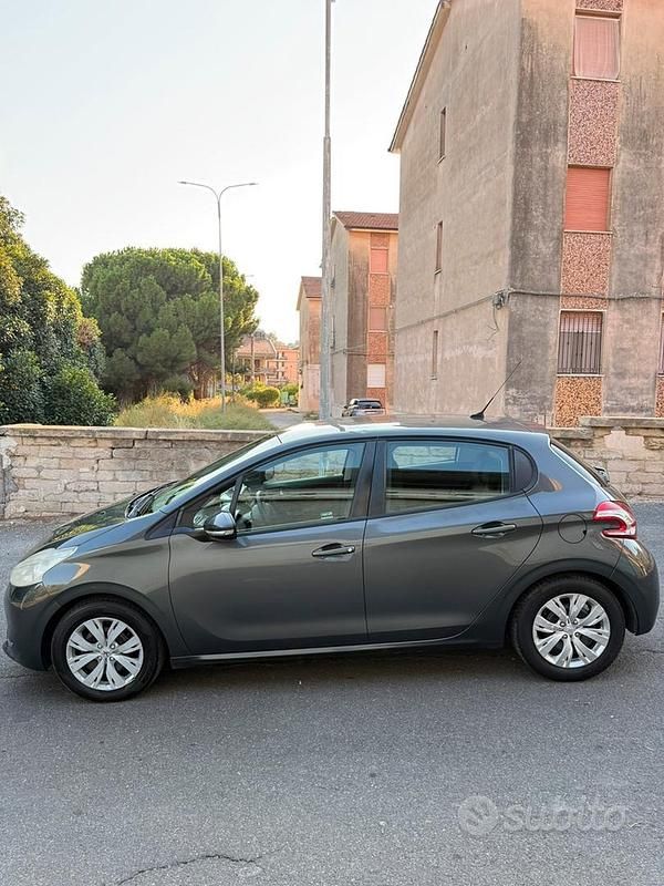 Usata Peugeot 208 68 CV (50 kW) 2012 Grigio Utilitaria