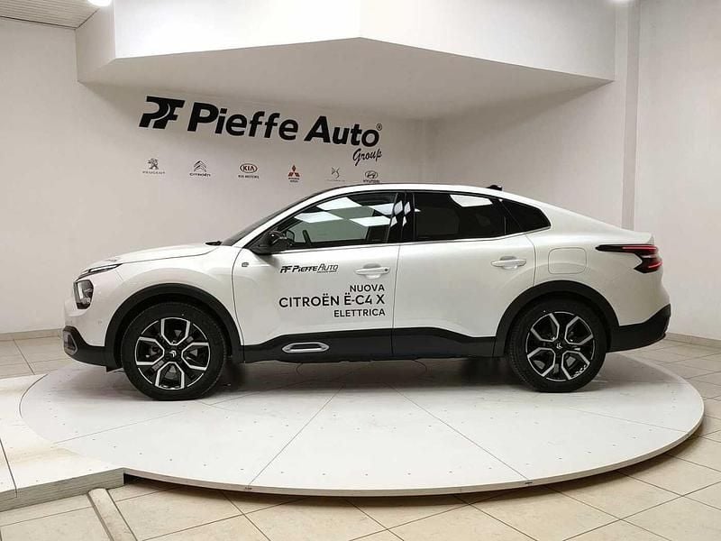 Usata Citroën e-C4 Shine 100 kW (136 CV) 2023 Pearl white  perlat Berlina