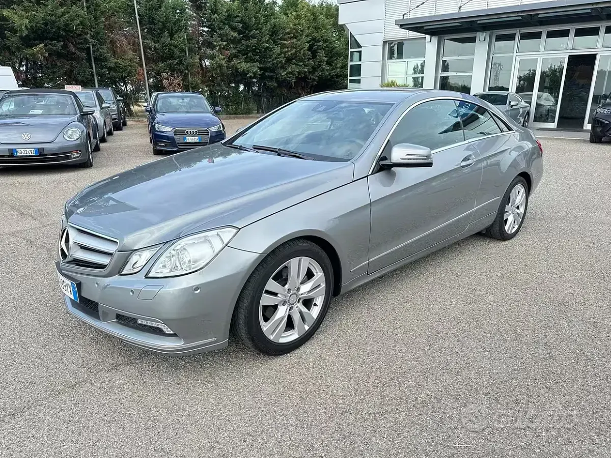 Usata Mercedes E200 Avantgarde 184 CV (135 kW) 2010 Grigio Coupé
