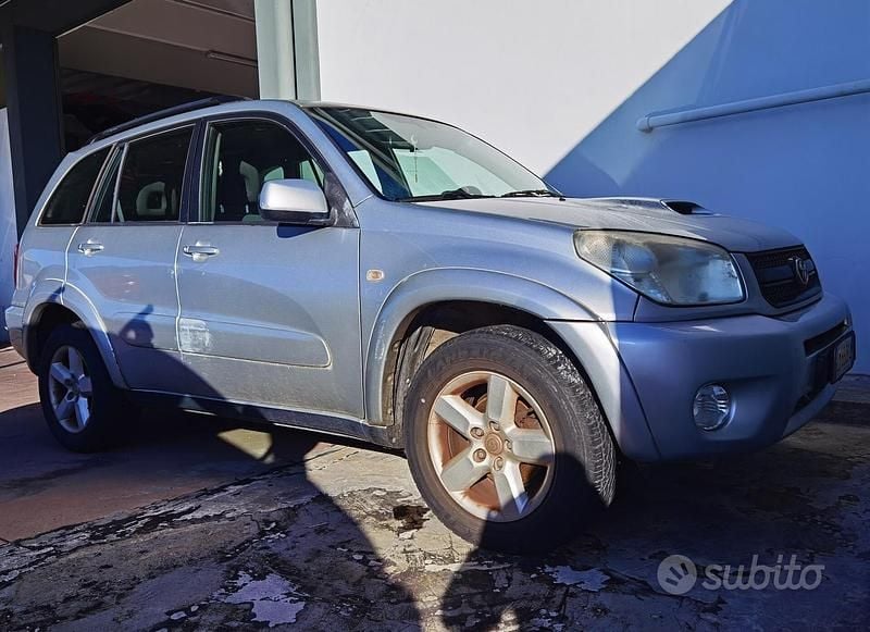 Usata Toyota RAV4 115 CV (84 kW) 2004 Grigio SUV