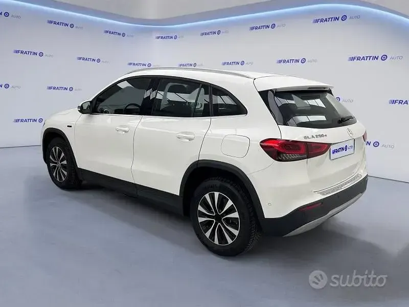 Usata Mercedes GLA250 Business 160 CV (117 kW) 2021 Bianco SUV