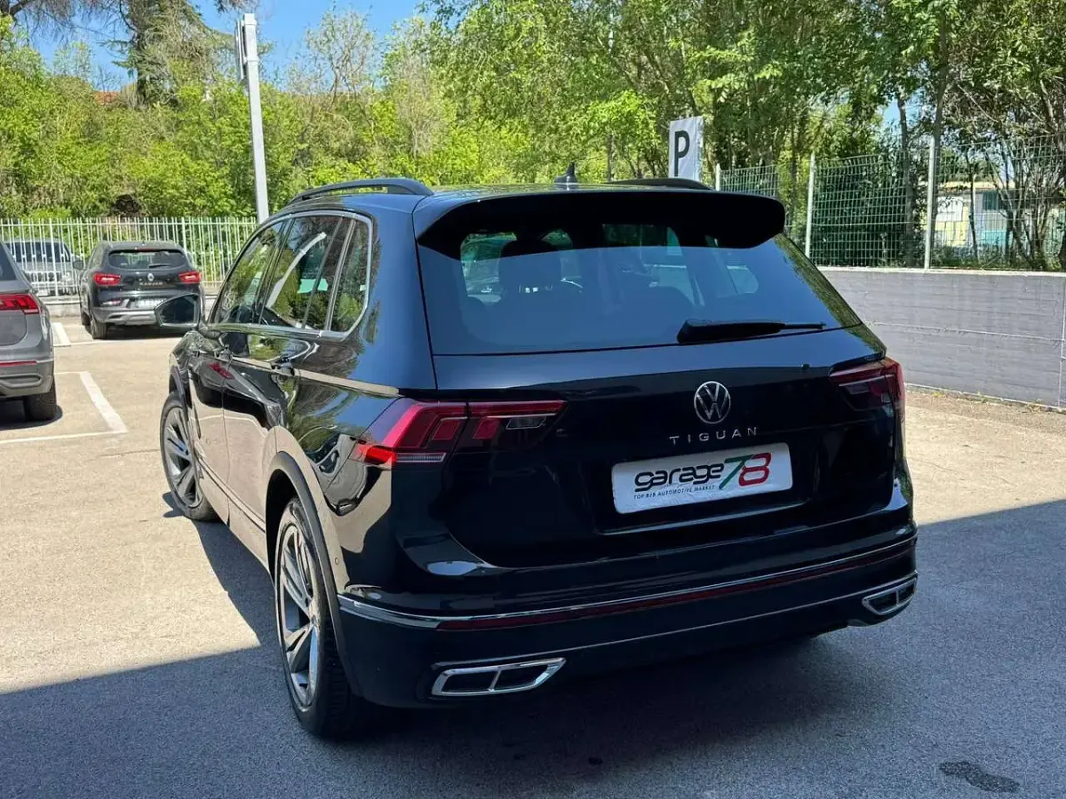 Usata VW Tiguan R-line 150 CV (110 kW) 2022 Nero SUV