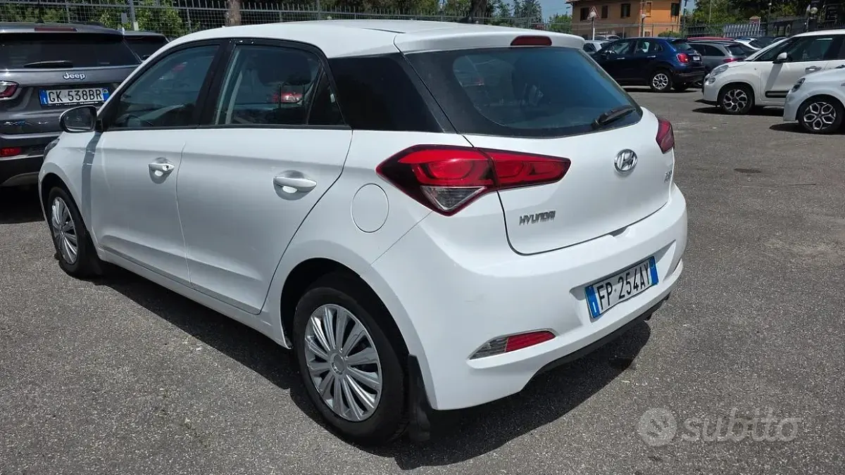 Usata Hyundai i20 GO! 75 CV (55 kW) 2018 Bianco Berlina
