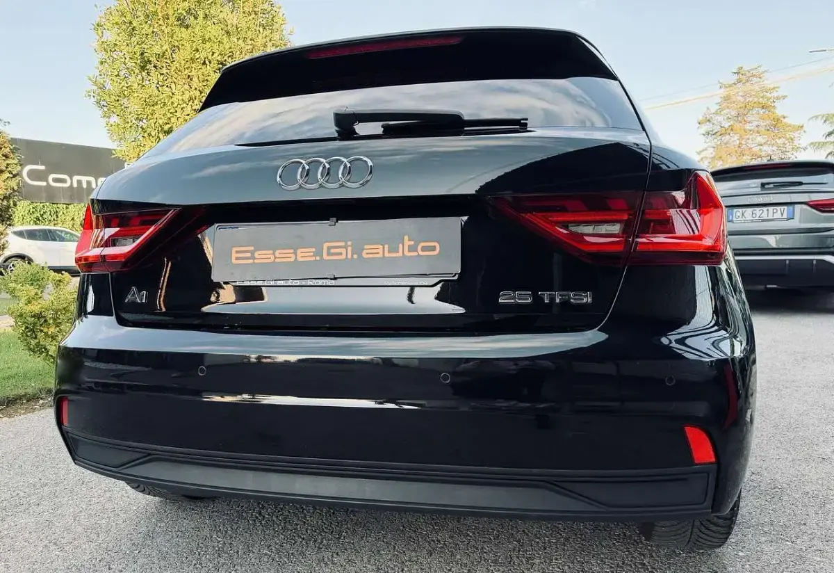 Usata Audi A1 Advanced Plus 95 CV (69 kW) 2020 Perlato  tetto nero SUV