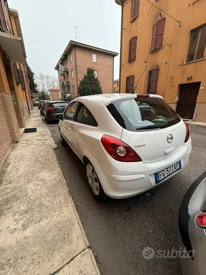 Usata Opel Corsa 65 CV (47 kW) 2013 Bianco Utilitaria