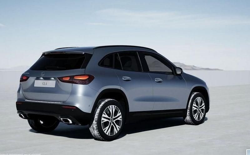 Nuova Mercedes GLA200 150 CV (110 kW) 2025 Argento SUV