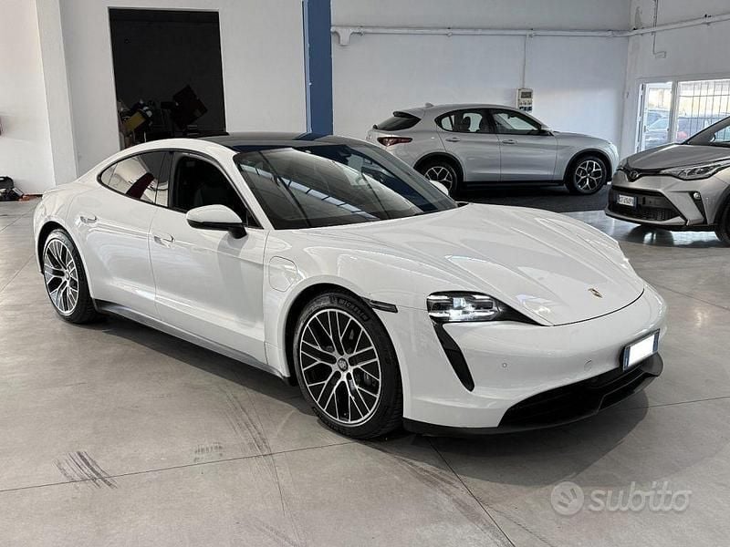 Usata Porsche Taycan 119 kW (163 CV) 2021 Bianco pastello Berlina