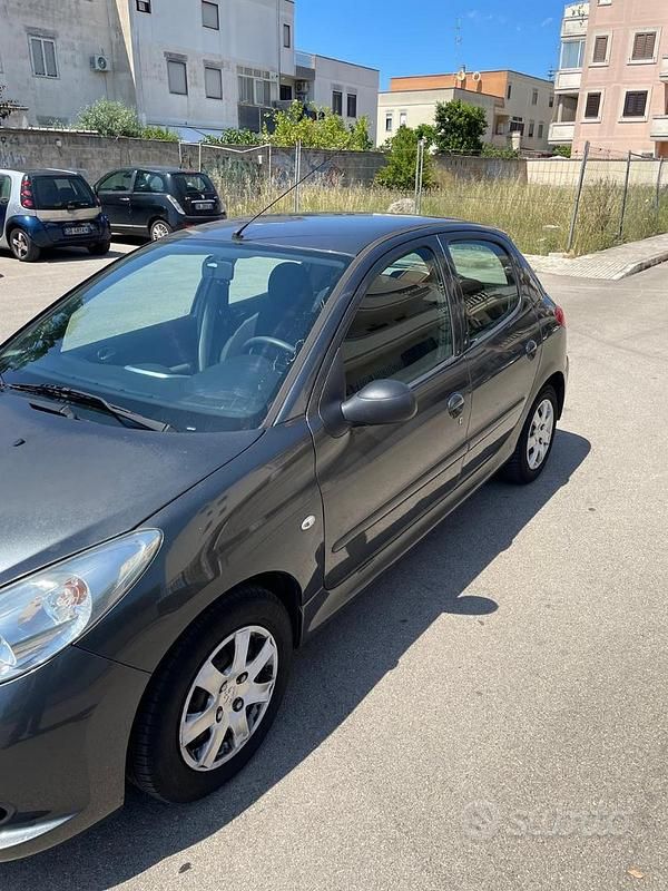 Usata Peugeot 206 68 CV (50 kW) 2011 Grigio Utilitaria