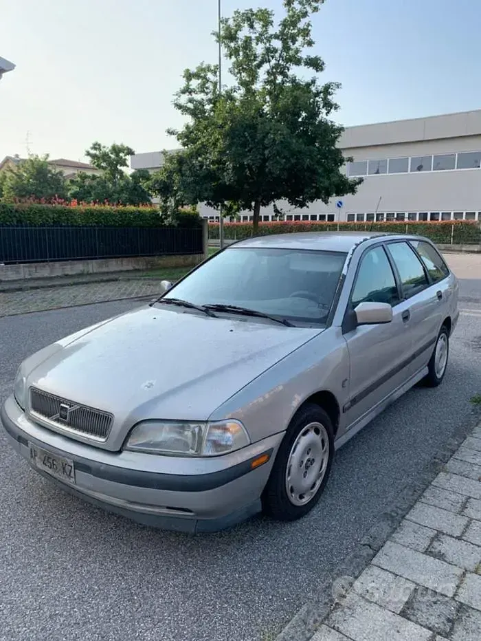 Usata Volvo V40 116 CV (85 kW) 1997 Grigio Station wagon