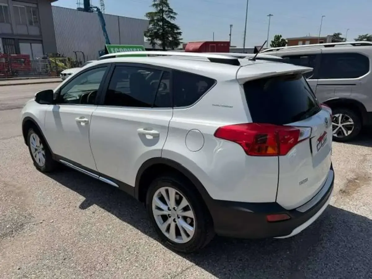Usata Toyota RAV4 Edition 150 CV (110 kW) 2015 Bianco perla SUV