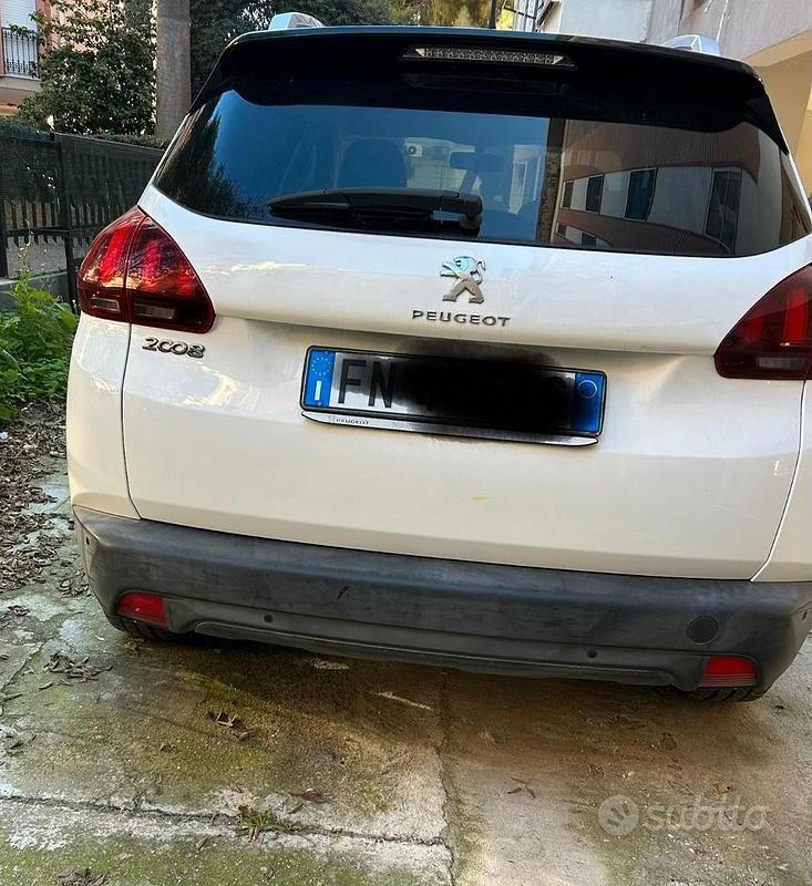 Usata Peugeot 2008 Active 82 CV (60 kW) 2018 Bianco SUV