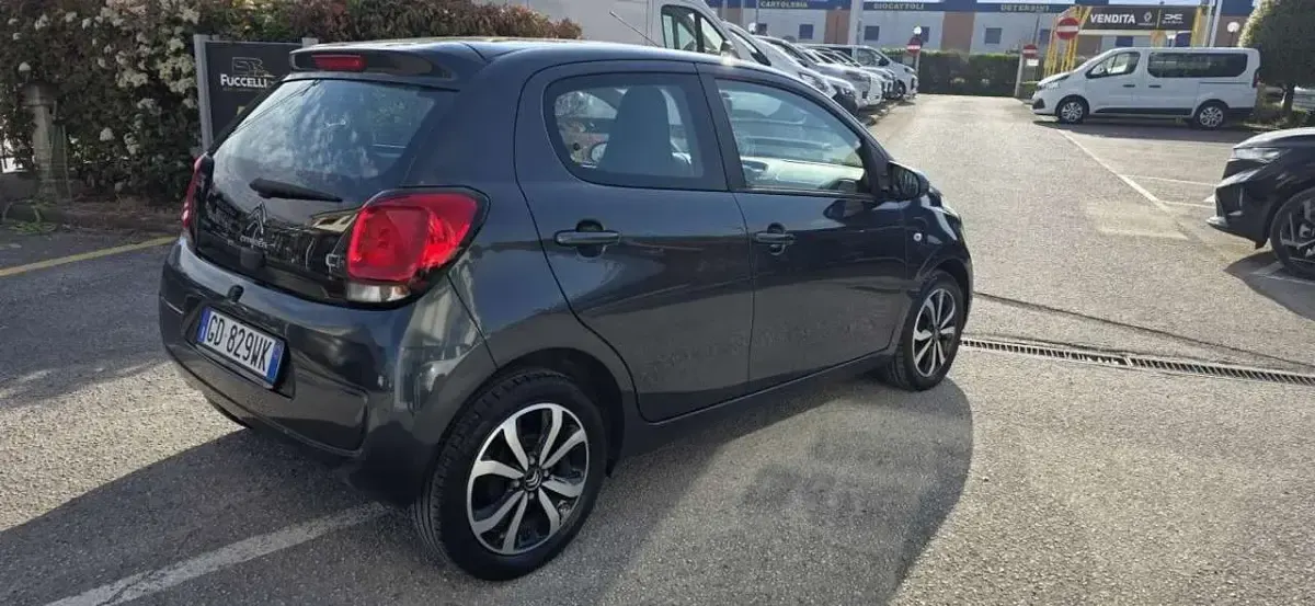 Usata Citroën C1 Shine 73 CV (53 kW) 2021 Grigio chiaro Utilitaria