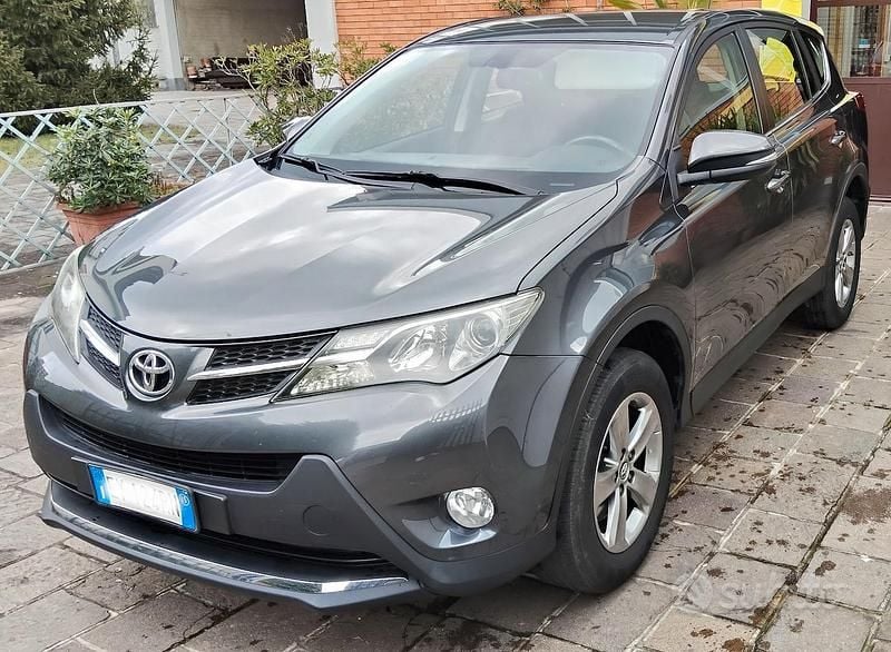 Usata Toyota RAV4 124 CV (91 kW) 2015 Grigio SUV