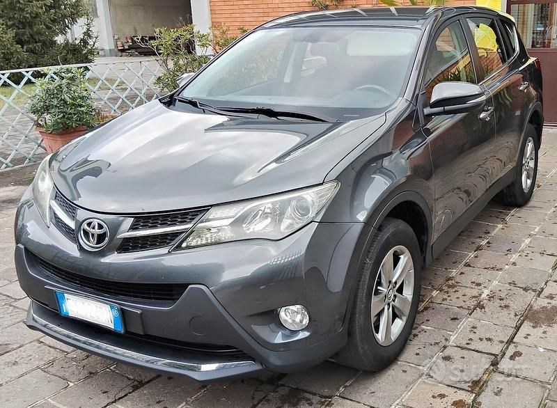 Usata Toyota RAV4 2015 Grigio SUV